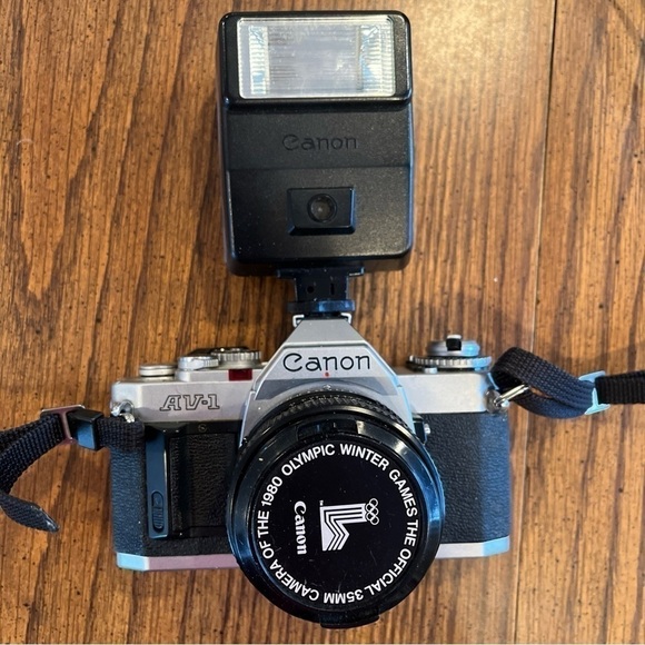 Vintage Canon AV-1 SLR Film Camera Kit - Picture 2 of 15